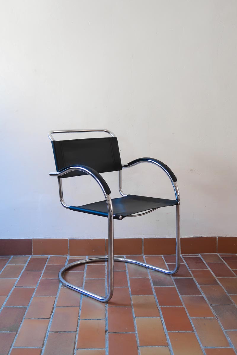 Fauteuil cantilever vintage acier chromé skaï noir – style Bauhaus