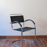 Fauteuil cantilever vintage acier chromé skaï noir – style Bauhaus