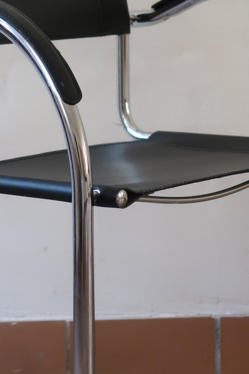 Fauteuil cantilever vintage acier chromé skaï noir – style Bauhaus