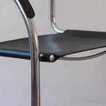 Fauteuil cantilever vintage acier chromé skaï noir – style Bauhaus