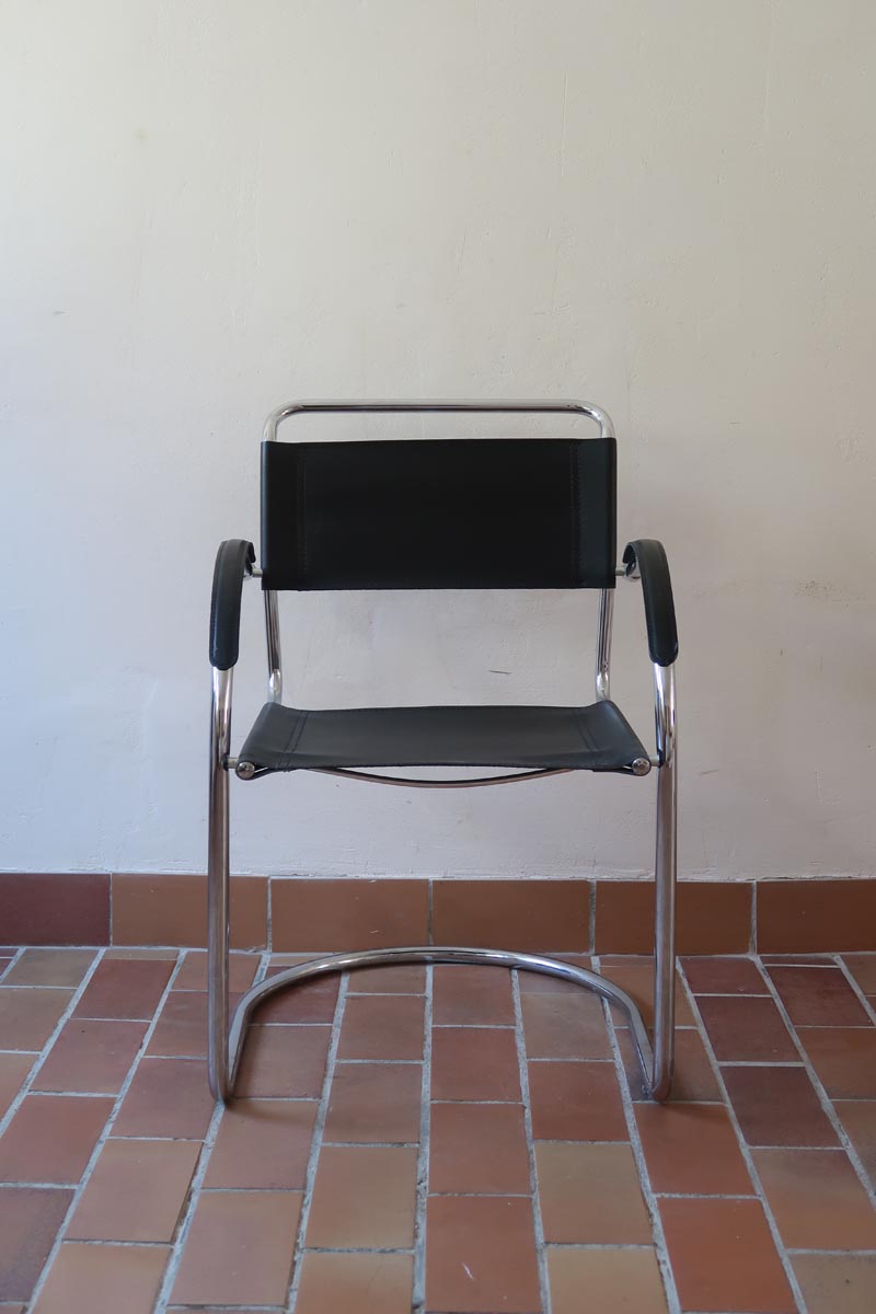 Fauteuil cantilever vintage acier chromé skaï noir – style Bauhaus