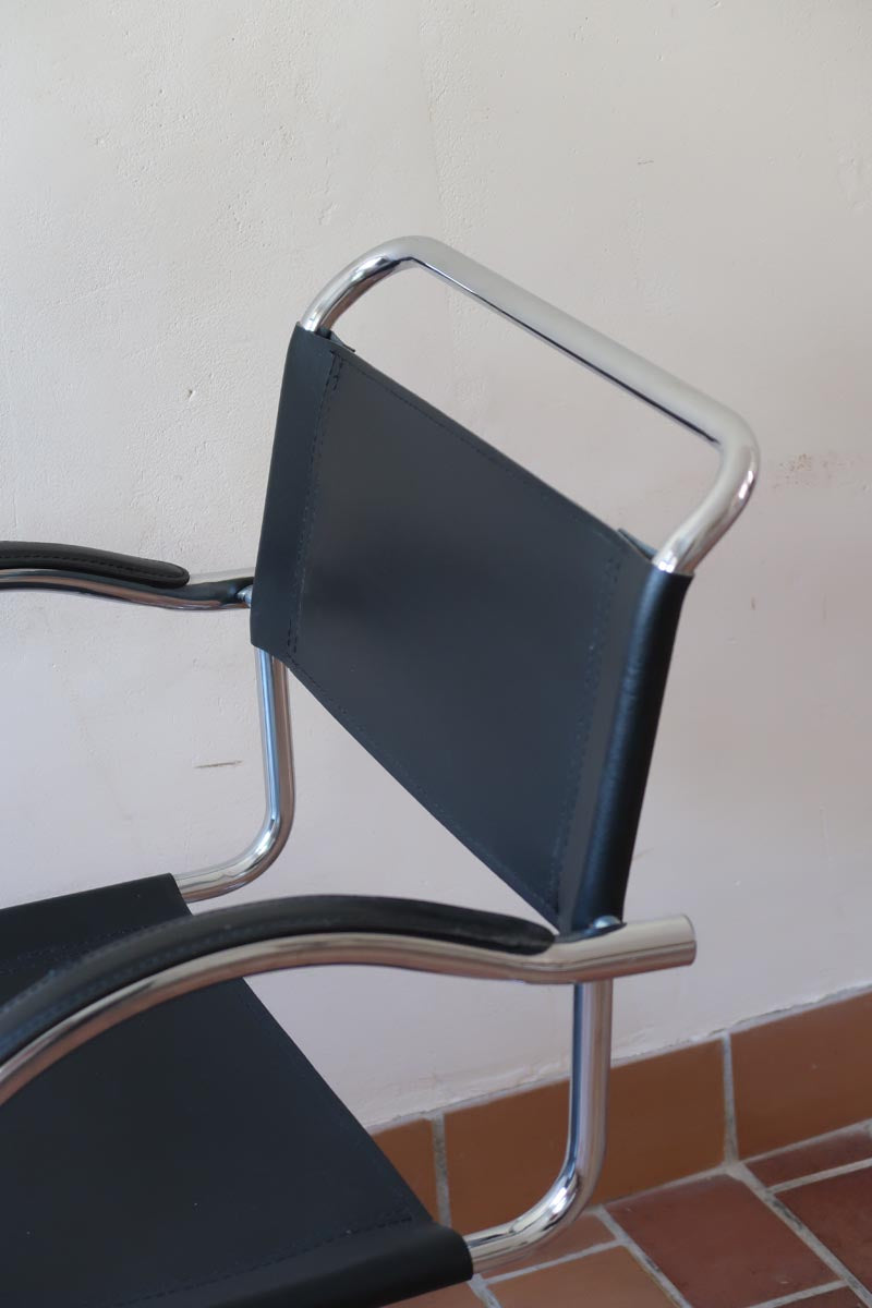 Fauteuil cantilever vintage acier chromé skaï noir – style Bauhaus