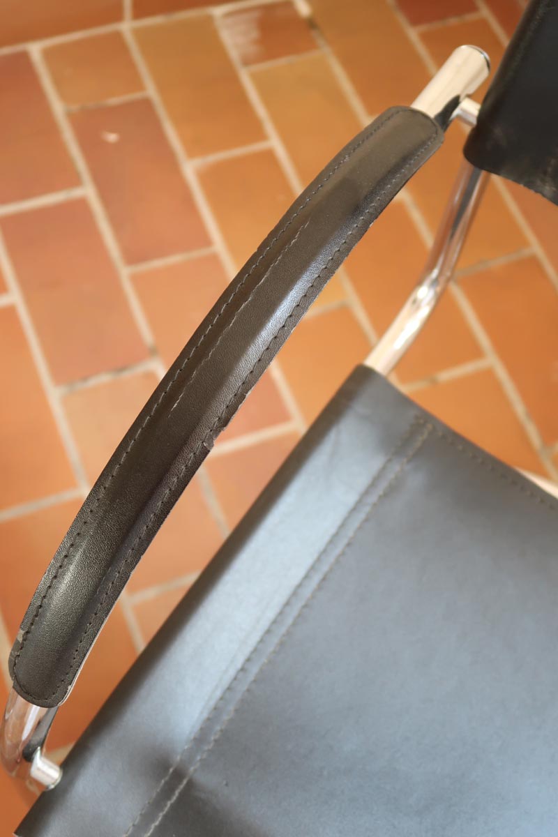 Fauteuil cantilever vintage acier chromé skaï noir – style Bauhaus