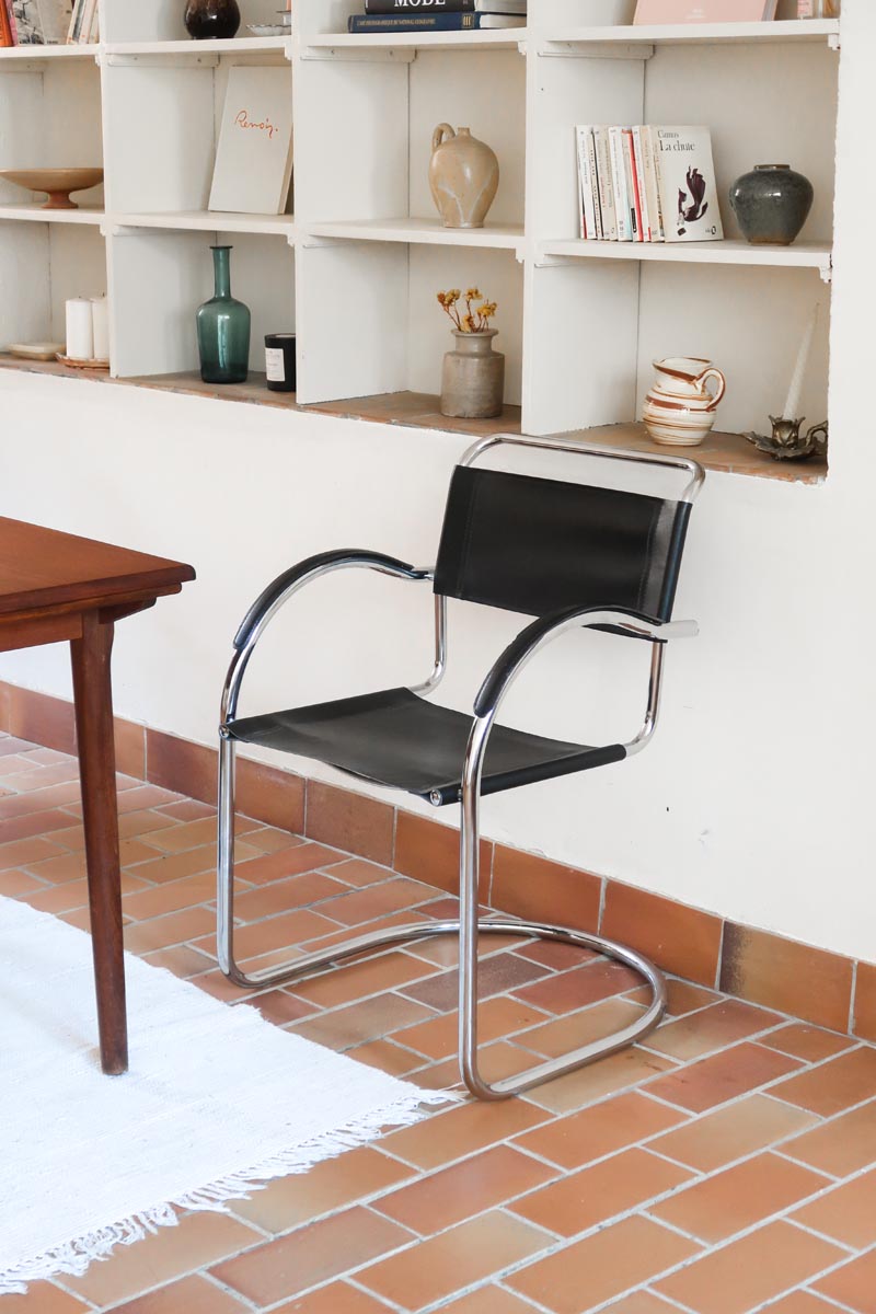 Fauteuil cantilever vintage acier chromé skaï noir – style Bauhaus