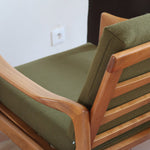 Fauteuil danois vintage en bois sculpté avec assise vert olive, design organique des années 60.