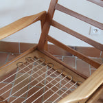 Fauteuil danois vintage en bois sculpté avec assise vert olive, design organique des années 60.