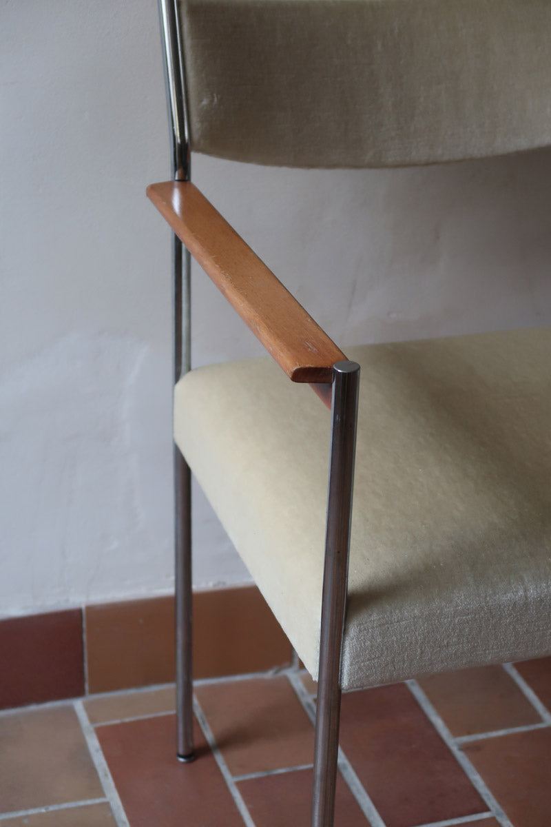 Fauteuil moderniste vintage en métal chromé et bois avec assise beige signé Noblef Bandixen pour Kusch & Co.