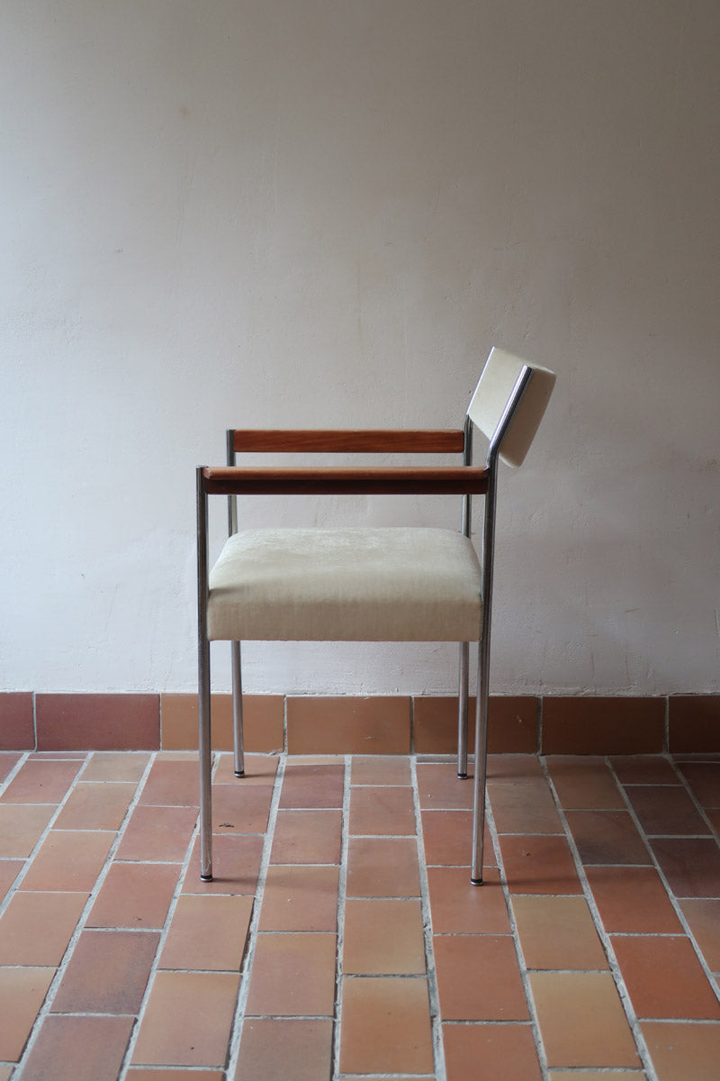 Fauteuil moderniste vintage en métal chromé et bois avec assise beige signé Noblef Bandixen pour Kusch & Co.