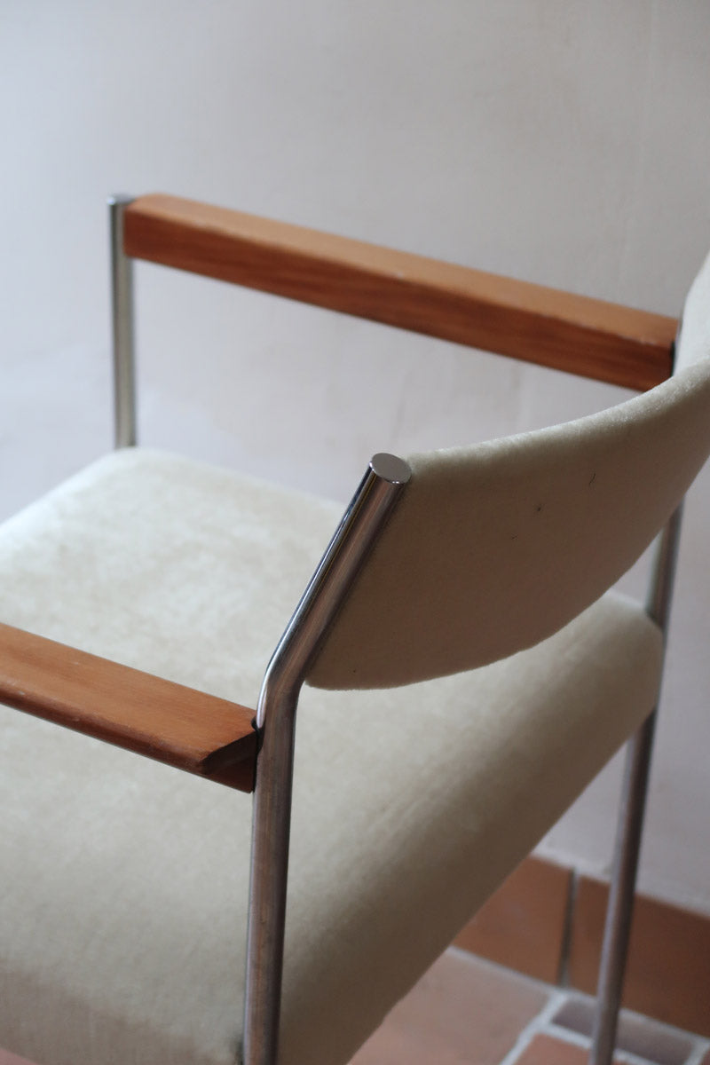 Fauteuil moderniste vintage en métal chromé et bois avec assise beige signé Noblef Bandixen pour Kusch & Co.