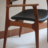 fauteuil danois en teck et cuir noir Erik Buch pour O.D. Møbler années 60 design scandinave