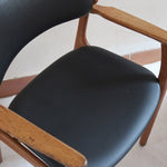 fauteuil danois en teck et cuir noir Erik Buch pour O.D. Møbler années 60 design scandinave