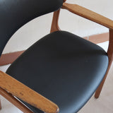fauteuil danois en teck et cuir noir Erik Buch pour O.D. Møbler années 60 design scandinave