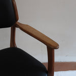 fauteuil danois en teck et cuir noir Erik Buch pour O.D. Møbler années 60 design scandinave