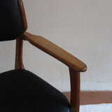 fauteuil danois en teck et cuir noir Erik Buch pour O.D. Møbler années 60 design scandinave