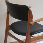 fauteuil danois en teck et cuir noir Erik Buch pour O.D. Møbler années 60 design scandinave