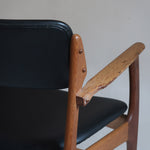 fauteuil danois en teck et cuir noir Erik Buch pour O.D. Møbler années 60 design scandinave