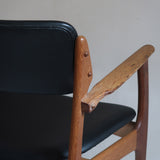 fauteuil danois en teck et cuir noir Erik Buch pour O.D. Møbler années 60 design scandinave