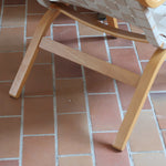 Fauteuil lounge en chêne avec assise et dossier en sangles tissées claires, design danois années 50