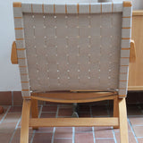 Fauteuil lounge en chêne avec assise et dossier en sangles tissées claires, design danois années 50