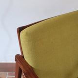Fauteuil danois vintage en teck avec coussins vert mousse et accoudoirs sculptés, années 60.