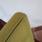 Fauteuil danois vintage en teck avec coussins vert mousse et accoudoirs sculptés, années 60.