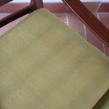 Fauteuil danois vintage en teck avec coussins vert mousse et accoudoirs sculptés, années 60.