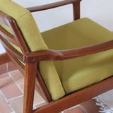 Fauteuil vintage danois en teck – accoudoirs sculptés, années 60