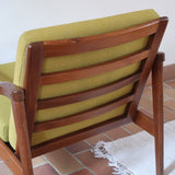 Fauteuil vintage danois en teck – accoudoirs sculptés, années 60