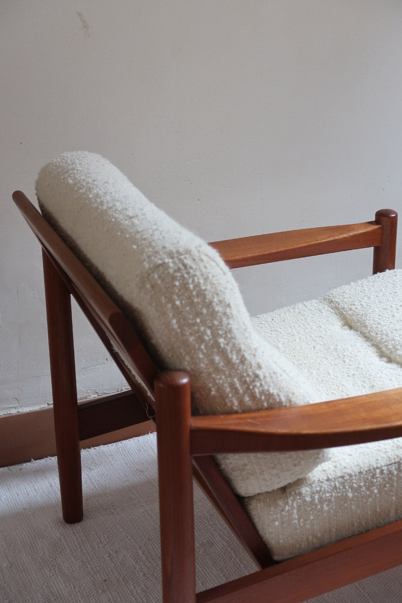 fauteuil scandinave en teck bouclette écrue attribué à børge jensen & sønner danemark années 60