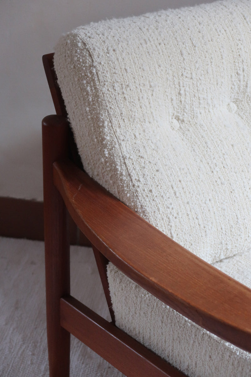 fauteuil scandinave en teck bouclette écrue attribué à børge jensen & sønner danemark années 60