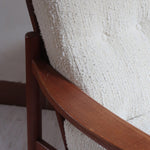 fauteuil scandinave en teck bouclette écrue attribué à børge jensen & sønner danemark années 60