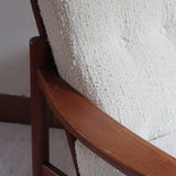 fauteuil scandinave en teck bouclette écrue attribué à børge jensen & sønner danemark années 60