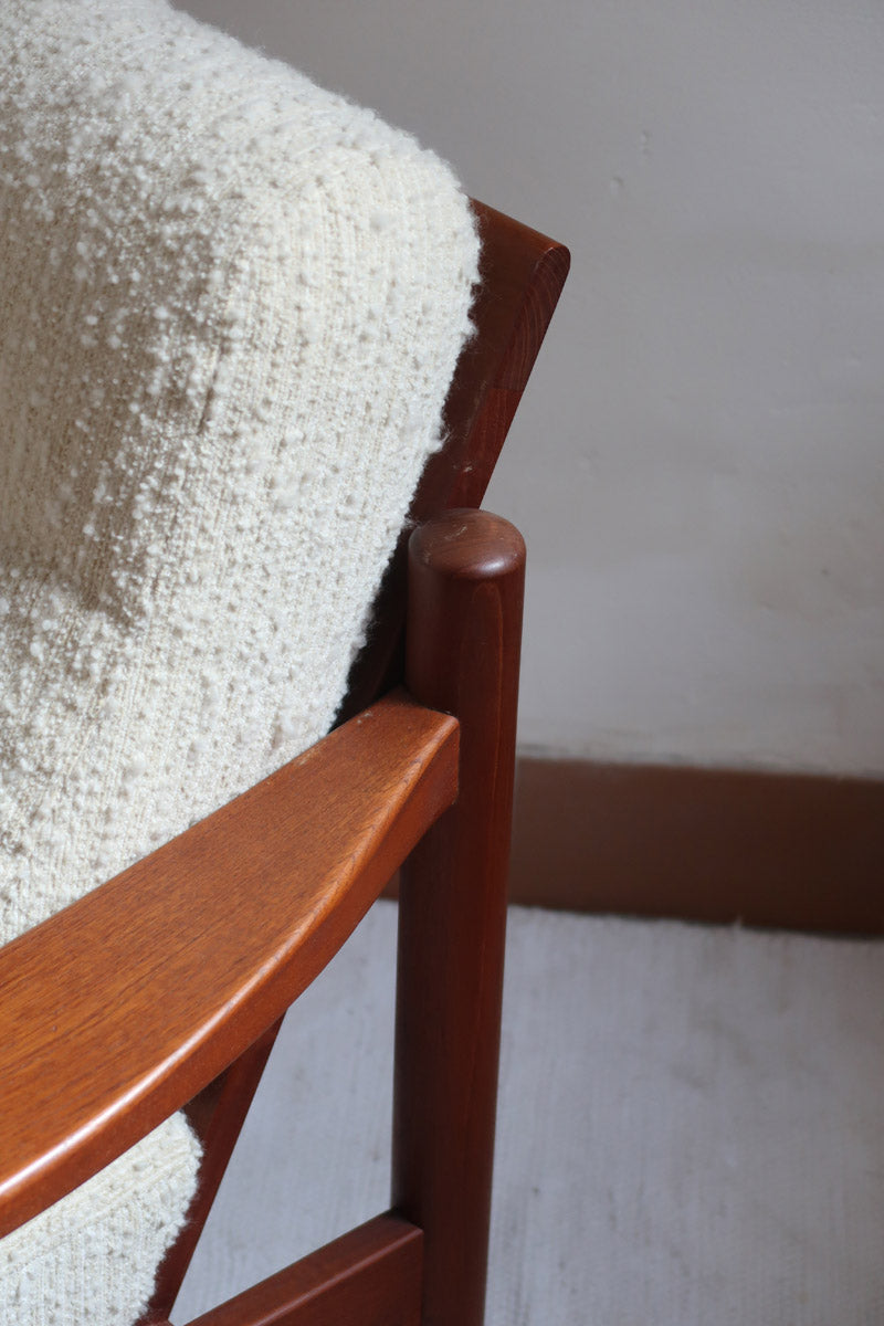 fauteuil scandinave en teck bouclette écrue attribué à børge jensen & sønner danemark années 60