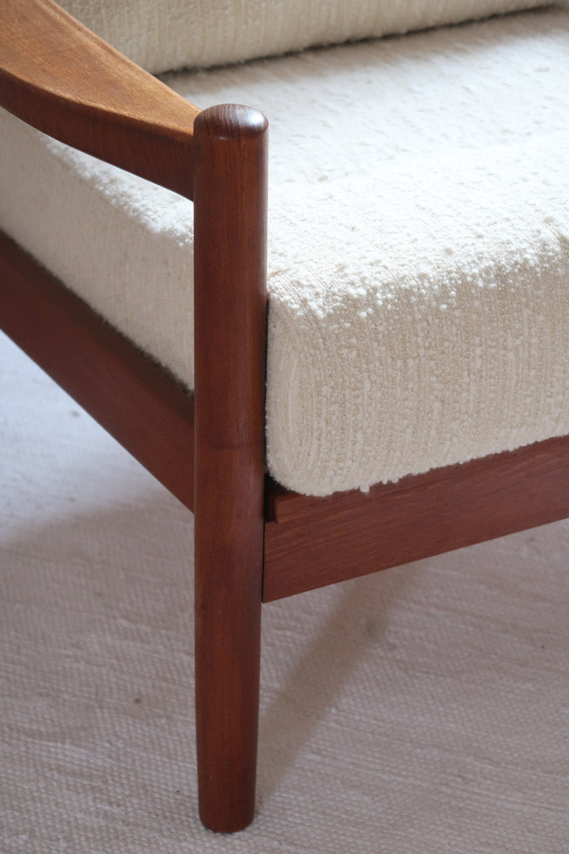 fauteuil scandinave en teck bouclette écrue attribué à børge jensen & sønner danemark années 60