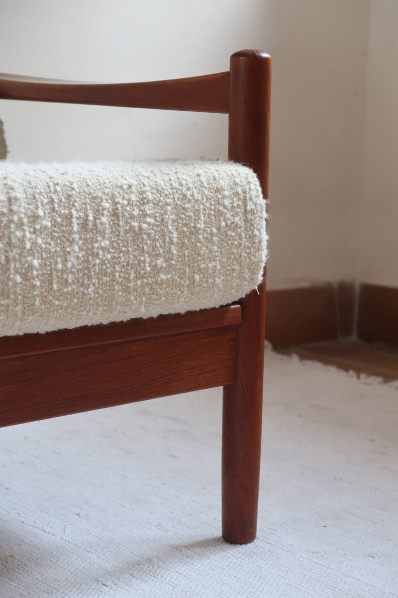 fauteuil scandinave en teck bouclette écrue attribué à børge jensen & sønner danemark années 60