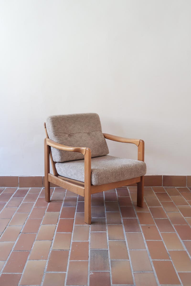 Fauteuil vintage allemand en hêtre et tissu beige 60's