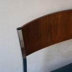 Lot de 3 chaises vintage en chrome tubulaire avec dossier en teck et assise bleu.