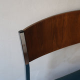Lot de 3 chaises vintage en chrome tubulaire avec dossier en teck et assise bleu.