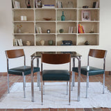 Lot de 3 chaises vintage en chrome tubulaire avec dossier en teck et assise bleu.