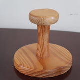 Lot 3 patères murales scandinaves en pin tourné années 70, forme champignon, base ronde tête arrondie, veinage prononcé verni naturel