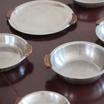 Service 6 pièces scandinave inox poli et teck années 60, grand plateau, bols et coupelle, anses teck demi-lune, art de la table danois mid-century