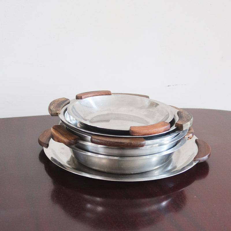 Service 6 pièces scandinave inox poli et teck années 60, grand plateau, bols et coupelle, anses teck demi-lune, art de la table danois mid-century