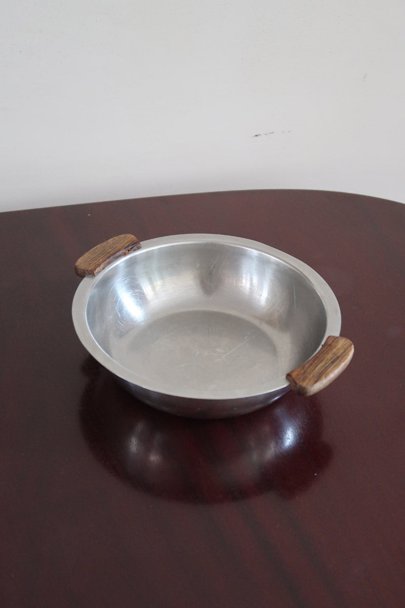 Service 6 pièces scandinave inox poli et teck années 60, grand plateau, bols et coupelle, anses teck demi-lune, art de la table danois mid-century