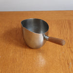 Saucier ambidextre et pichet à crème scandinaves inox et teck Danemark années 60, double bec verseur, manches teck, art de la table danois