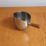 Saucier ambidextre et pichet à crème scandinaves inox et teck Danemark années 60, double bec verseur, manches teck, art de la table danois
