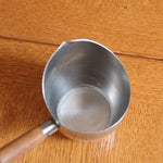 Saucier ambidextre et pichet à crème scandinaves inox et teck Danemark années 60, double bec verseur, manches teck, art de la table danois