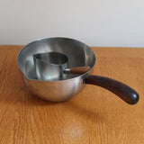 Saucier ambidextre et pichet à crème scandinaves inox et teck Danemark années 60, double bec verseur, manches teck, art de la table danois