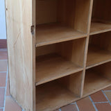 Meuble à casiers vintage en bois – style atelier