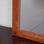 Miroir mural teck massif scandinave années 60, tenons chevillés visibles quatre angles, cadre droit, ébénisterie traditionnelle danoise mid-century