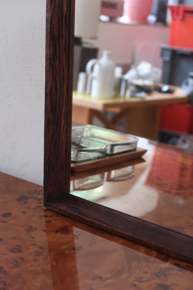 Miroir mural palissandre scandinave années 60, cadre fin lignes épurées, veinage profond, design danois mid-century premium